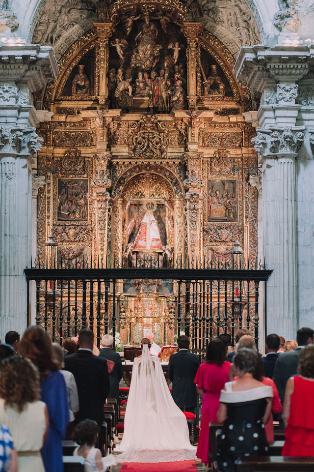 Ceremonia de boda religiosa en Oviedo 2023